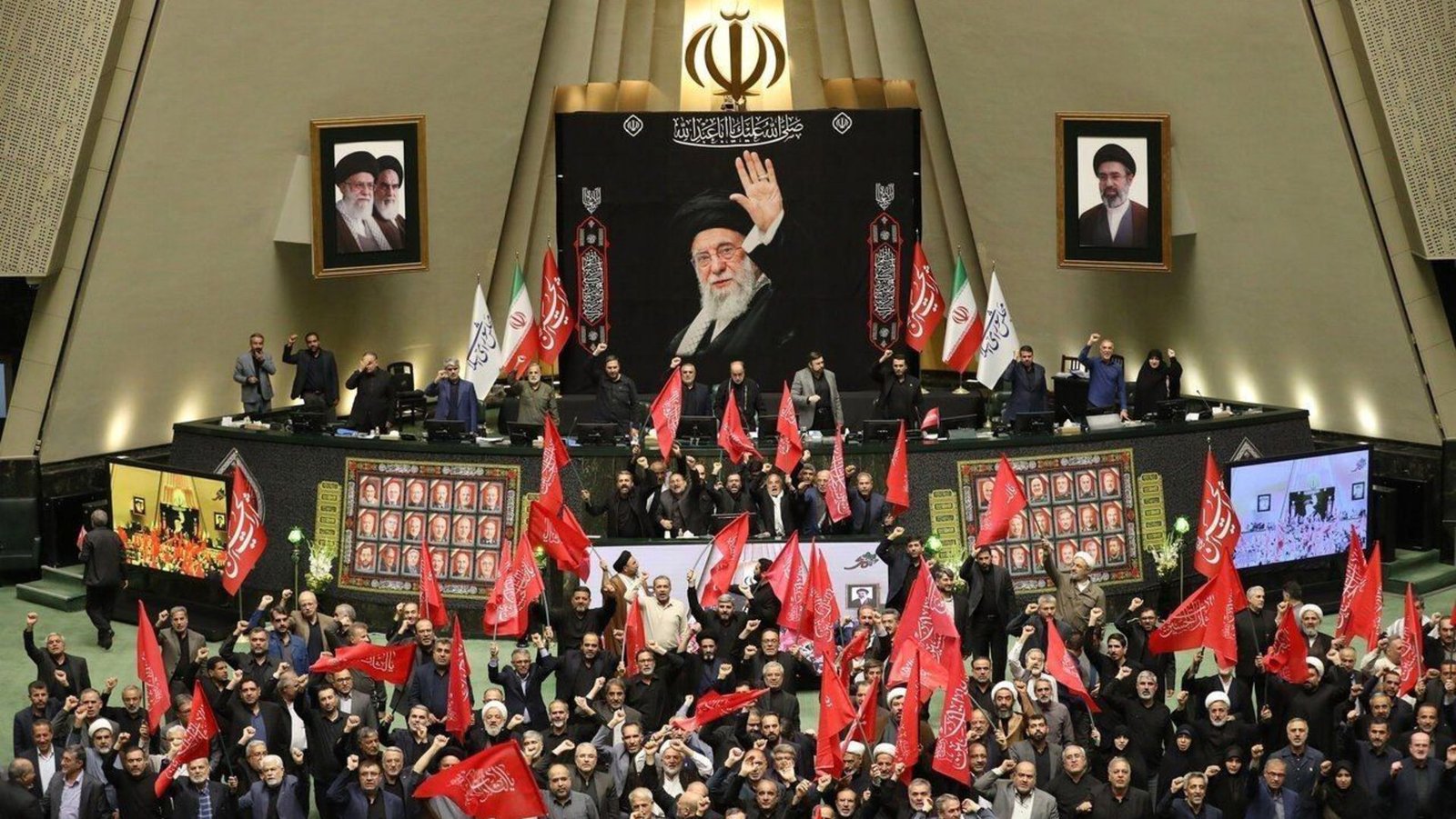 Binding on Politicians and Military Personnel: Iranian Parliament Escalates with “Urgent” Law to Manage Hormuz